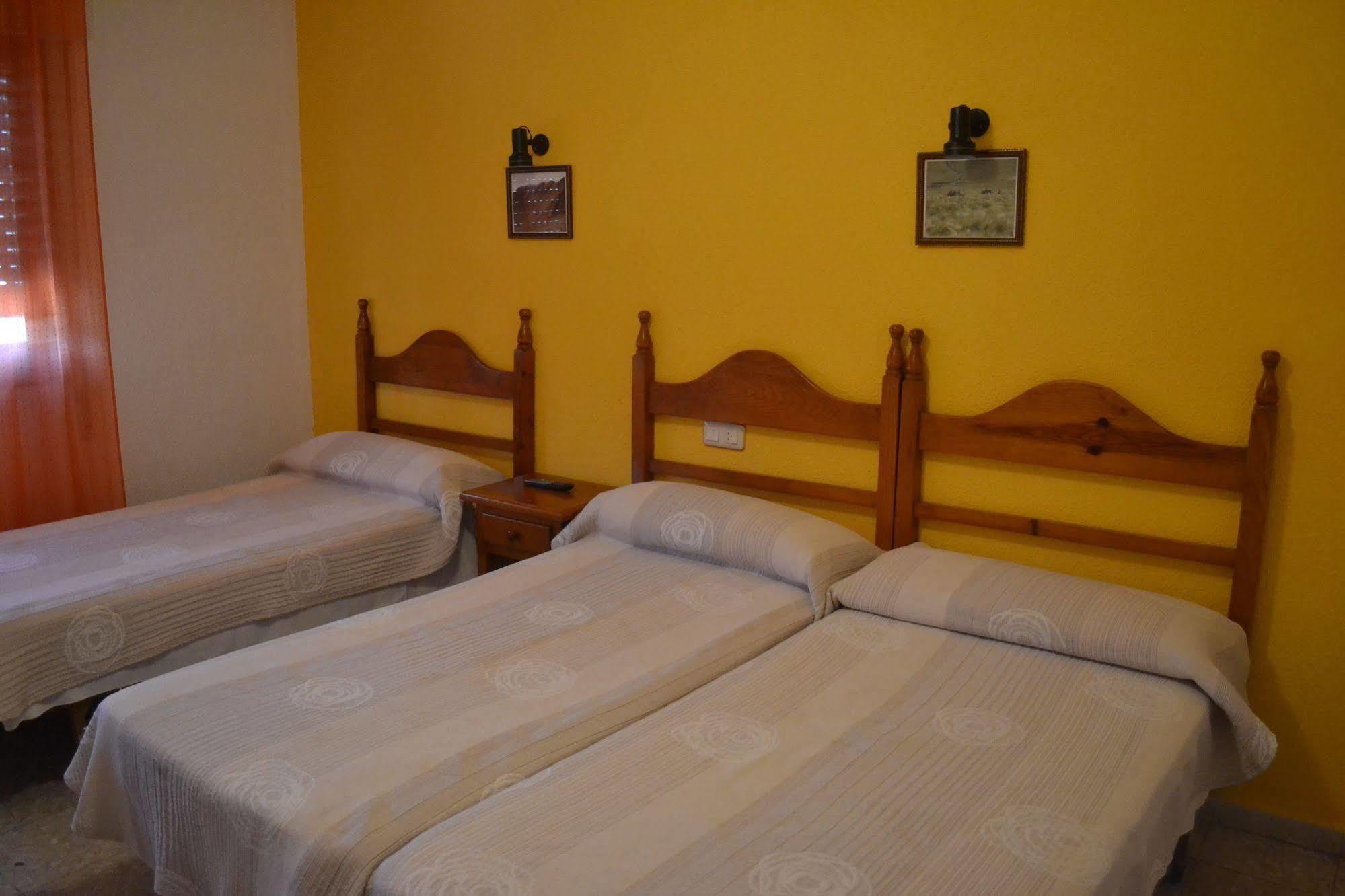 Hostal Avenida Arenas de San Pedro Dış mekan fotoğraf